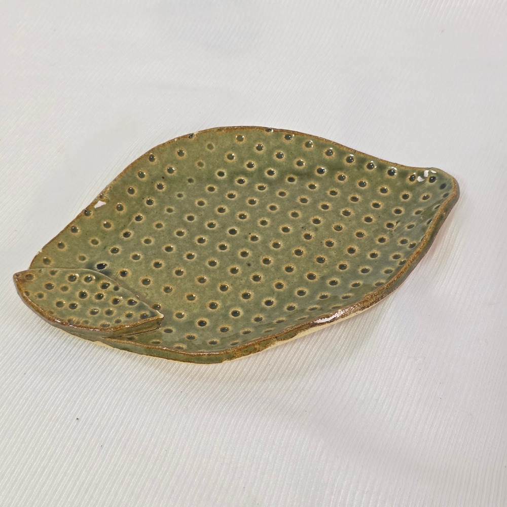 Grano by Sara Rico Leaf Cactus Pad Plate Green Dotted 8.2x5.2" SR Mark 9oz EUC